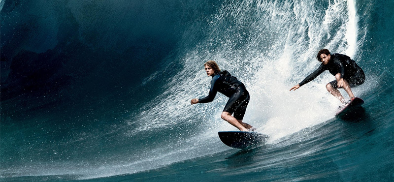 Dia internacional do surf: Dois homens surfando em uma onda gigante