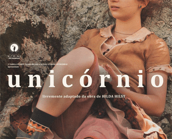 Capa de divulgação do filme "Unicórnio". Uma menina sentada no pé de uma árvore