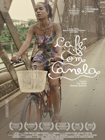 poster do filme "Café com Canela". Mulher negra andando de bicicleta em uma ponte
