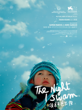 poster divulgação do filme "Takara a noite em que nadei". Menininho oriental com roupas para frio intenso, no meio da neve, olhando para o horizonte.